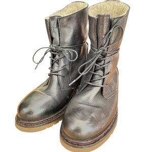 boots AVELLINI 7.5 black soft leather sheepskin lined combat round toe lug sole